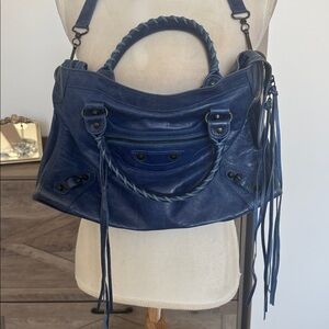 BALENCIAGA CLASSIC CITY FRINGED HANDBAG IN BLUE LEATHER 115748